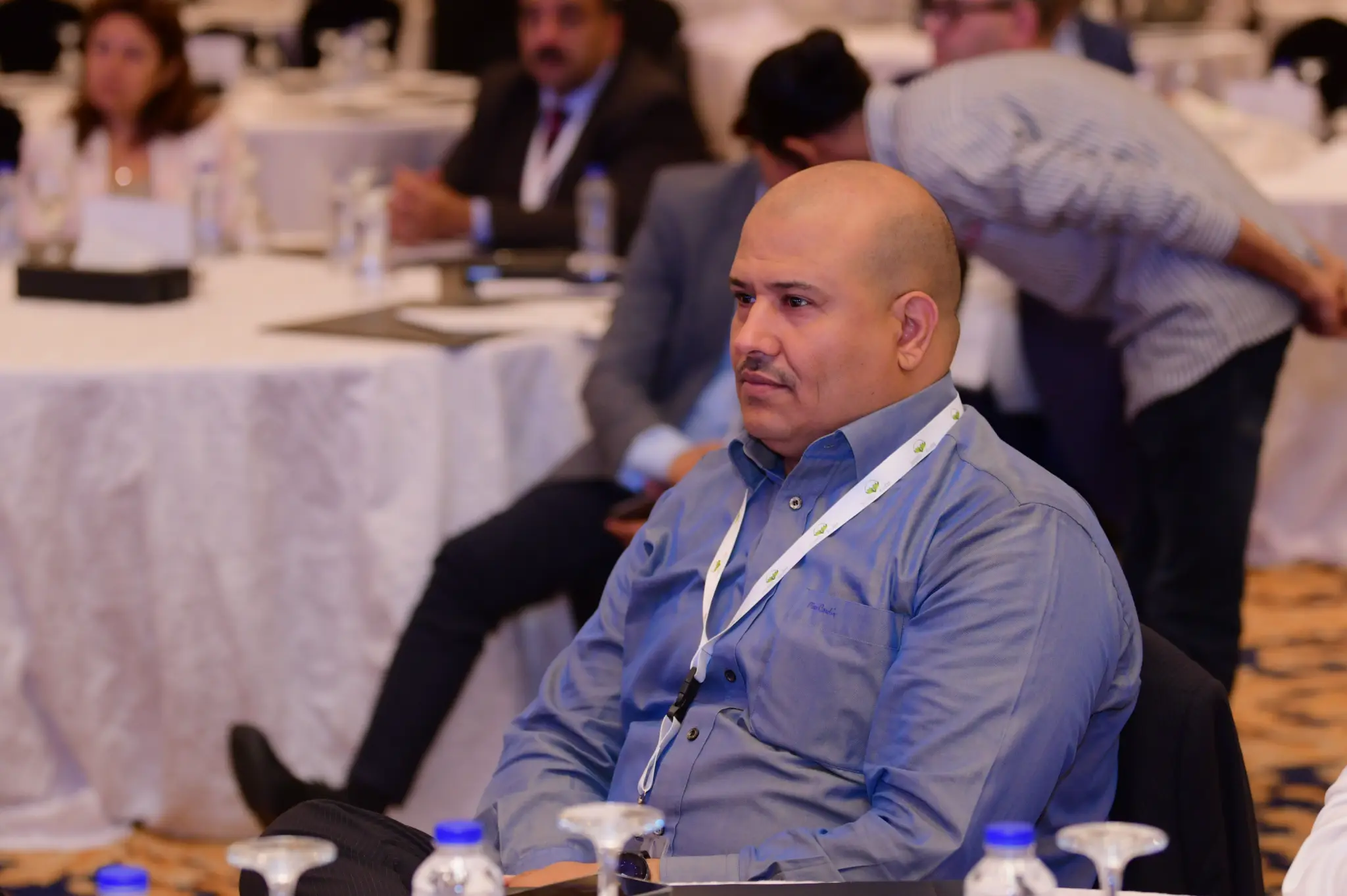 شايف في مؤتمر